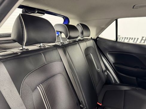 Used 2024 Hyundai Venue Limited image 28