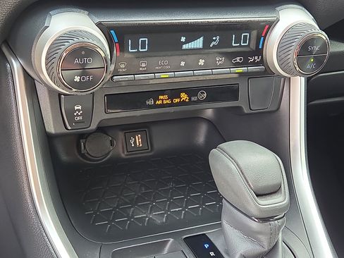 Used 2025 Toyota RAV4 LE AWD/4WD image 19