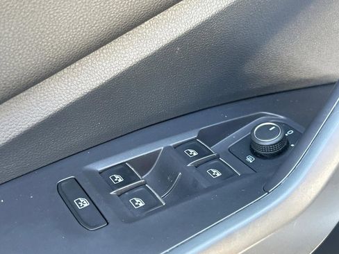 Used 2024 Volkswagen Jetta SE FWD image 20
