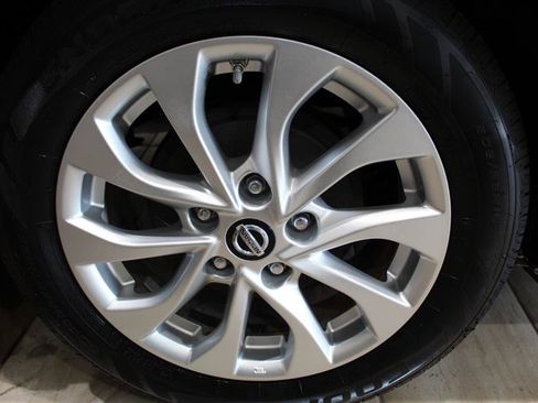 Used 2016 Nissan Sentra SV w/ Driver's Assist Package FWD image 13