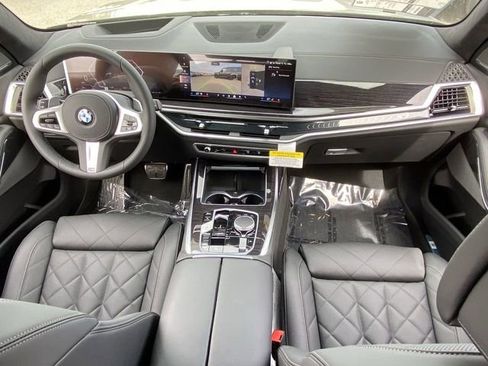 New 2025 BMW X7 xDrive40i w/ M Sport Package image 15