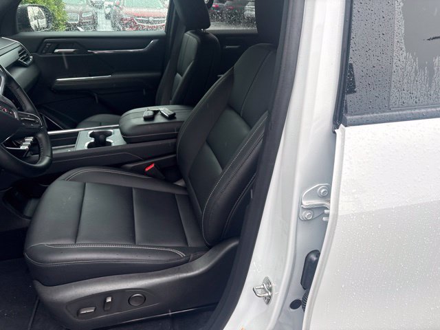 Used 2026 GMC Acadia Elevation w/ Elevation Premium Package FWD image 8