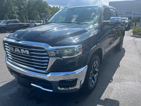 Used 2025 RAM 1500 Laramie AWD/4WD image 8