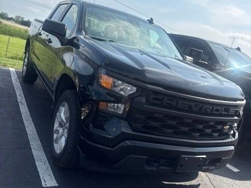 Used 2023 Chevrolet Silverado 1500 Custom AWD/4WD image 3