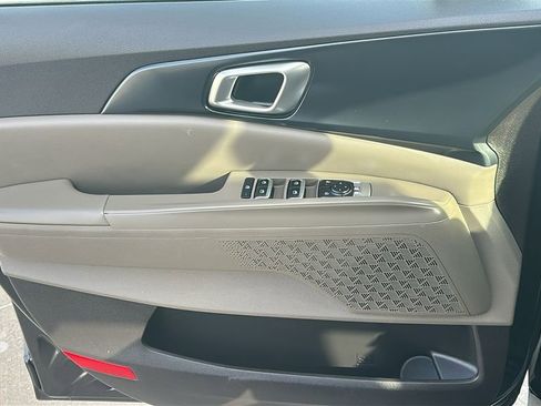 Used 2025 Kia Carnival LXS image 19