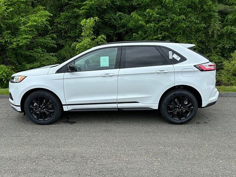 New 2024 Ford Edge SE w/ Black Appearance Package image 4