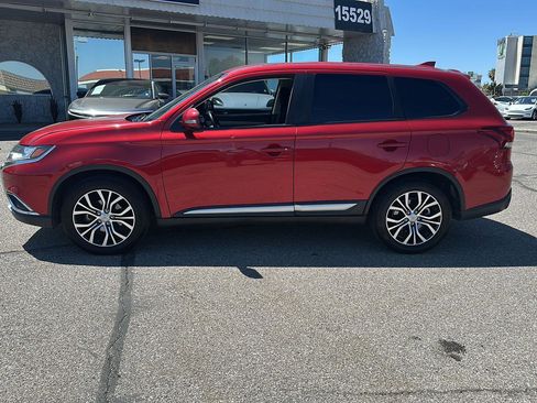 Used 2018 Mitsubishi Outlander SE AWD/4WD image 4
