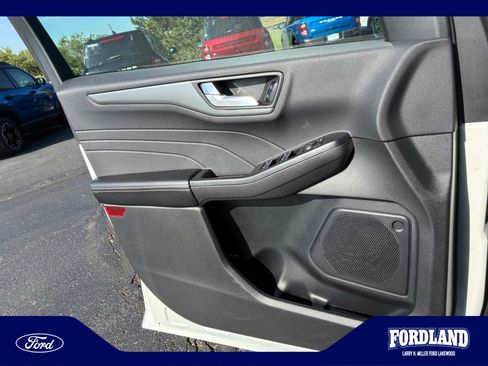 Used 2025 Ford Escape SE FWD image 13