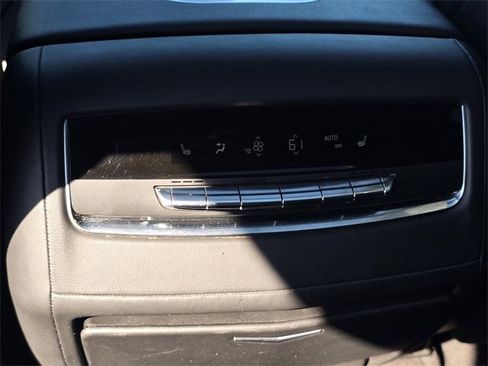 Used 2023 Cadillac Escalade Premium Luxury image 17
