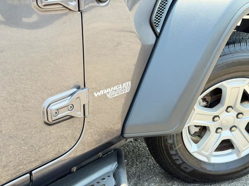 Used 2018 Jeep Wrangler Unlimited Sport S AWD/4WD image 96