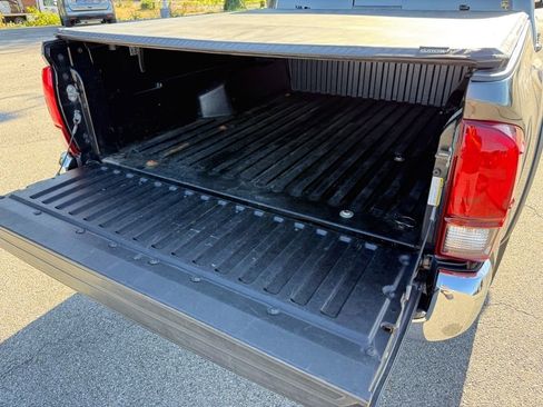 Used 2019 Toyota Tacoma TRD Off-Road image 33