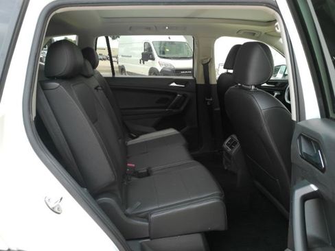 Used 2018 Volkswagen Tiguan SE w/ Panoramic Sunroof Package FWD image 23