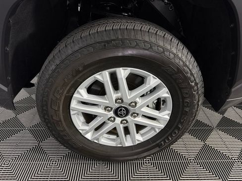 Used 2025 Toyota Tundra SR5 w/ SR5 Convenience Package AWD/4WD image 11