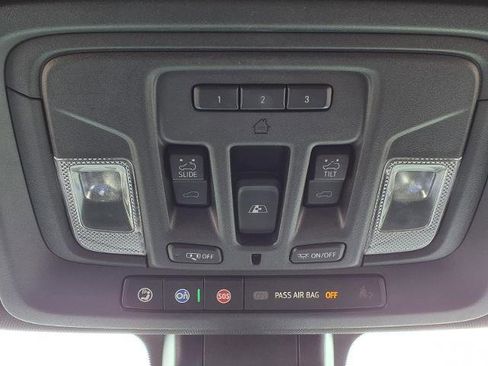 Used 2021 Chevrolet Silverado 1500 High Country w/ Technology Package AWD/4WD image 18