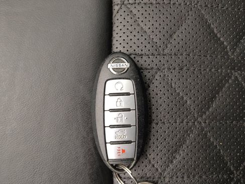 Used 2017 Nissan Maxima Platinum w/ Medallion Package FWD image 32