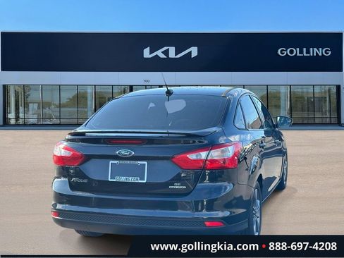 Used 2014 Ford Focus SE w/ SE Sport Package FWD image 3