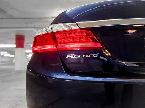 Used 2015 Honda Accord EX-L image 9