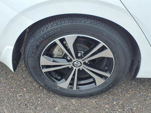 Used 2022 Nissan Sentra SV w/ Lighting Package image 9