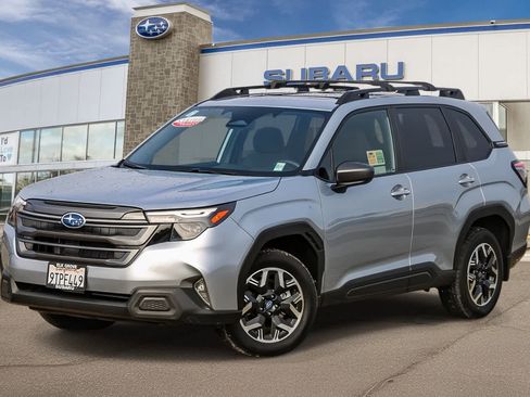Used 2025 Subaru Forester Premium image 1