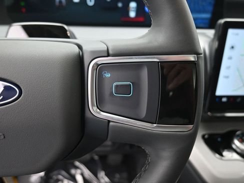 New 2025 Ford Expedition Active image 7