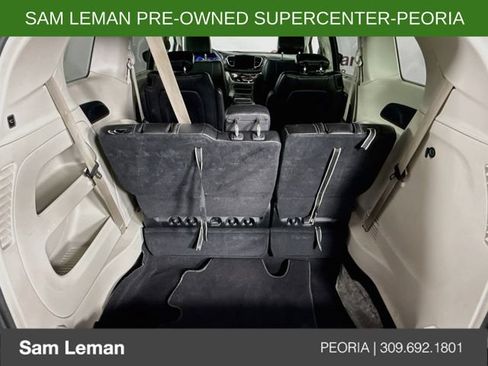 Used 2024 Chrysler Pacifica Touring-L FWD image 24