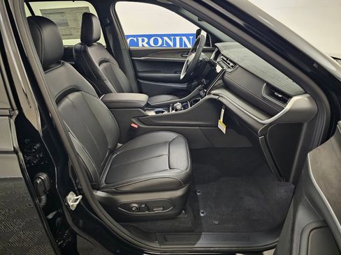 New 2025 Jeep Grand Cherokee Limited w/ Luxury Tech Group II image 40