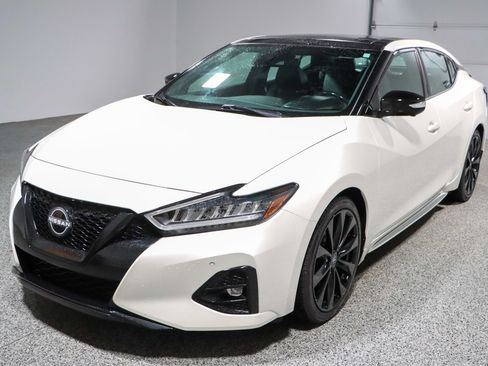 Used 2023 Nissan Maxima SR w/ Sport Mat Group FWD image 31