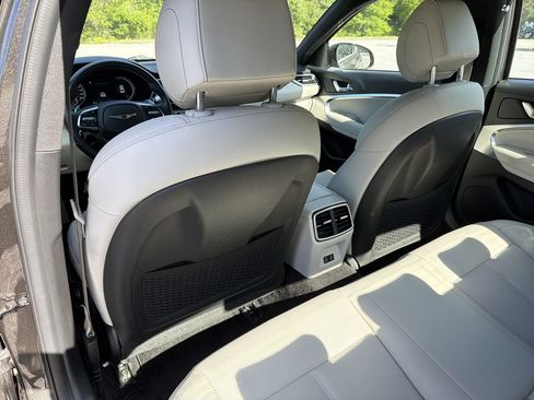 Used 2025 Genesis G70 2.5T RWD image 19
