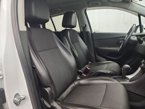 Used 2018 Chevrolet Trax LT w/ LT Convenience Package image 26