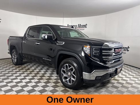 Used 2023 GMC Sierra 1500 SLT w/ SLT Convenience Package AWD/4WD image 4