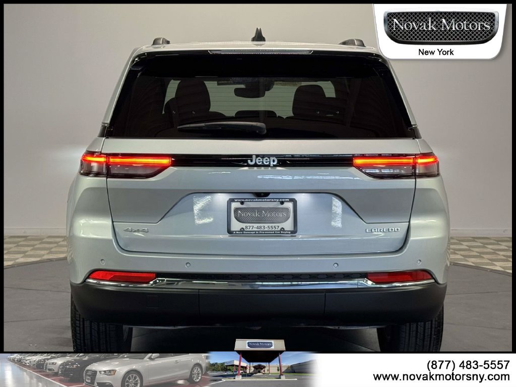 Used 2024 Jeep Grand Cherokee Laredo X AWD/4WD image 7