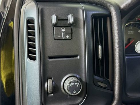 Used 2018 Chevrolet Silverado 1500 Custom w/ Custom Value Package image 12