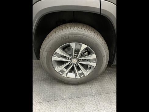 New 2027 Chevrolet Equinox LT w/ LPO, Floor Liner Package AWD/4WD image 36