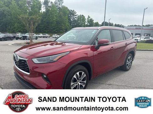 Used 2023 Toyota Highlander XLE FWD image 6