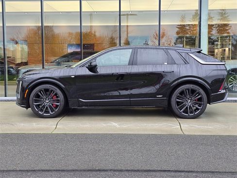 New 2026 Cadillac Lyriq V image 2