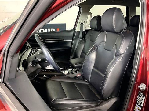 Used 2024 Kia Telluride S FWD image 7