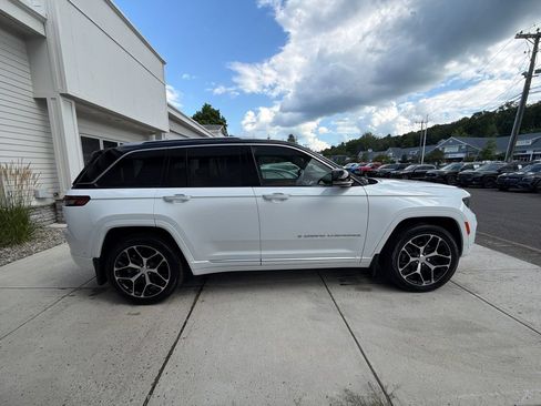 Used 2022 Jeep Grand Cherokee Summit AWD/4WD image 6