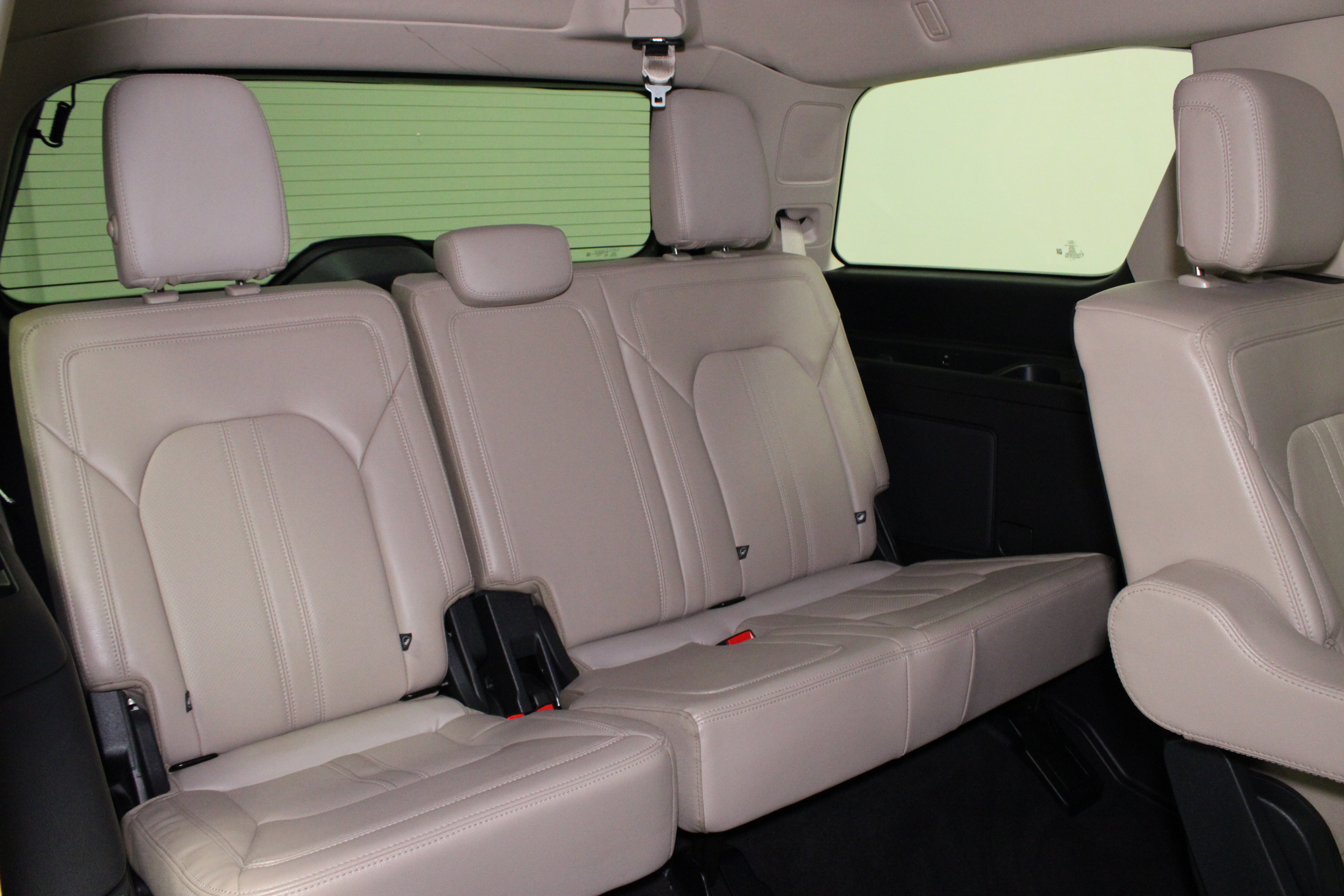 Used 2024 Ford Expedition Limited AWD/4WD image 18