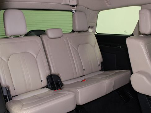 Used 2024 Ford Expedition Limited AWD/4WD image 18