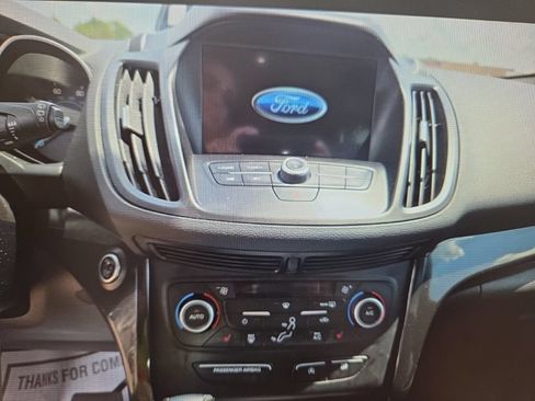 Used 2019 Ford Escape SE w/ SE Sport Appearance Package AWD/4WD image 9