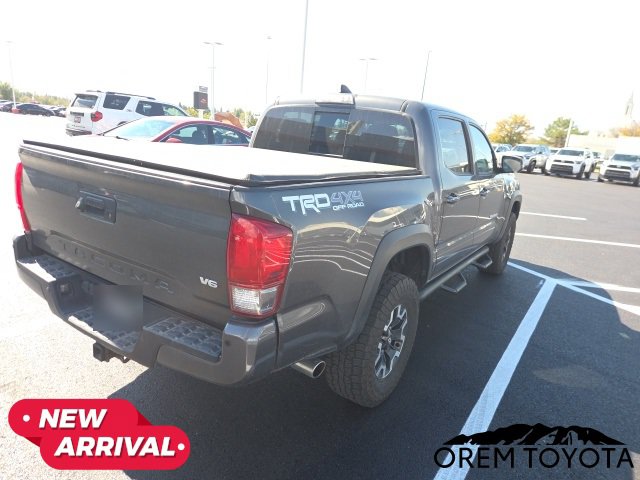 Used 2017 Toyota Tacoma TRD Off-Road w/ Premium & Technology Package AWD/4WD image 9