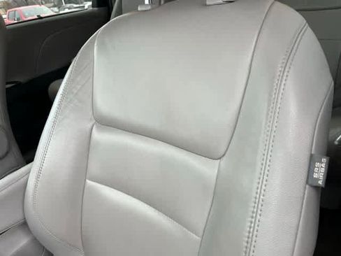 Used 2015 Toyota Sienna XLE w/ XLE Navigation Package image 7