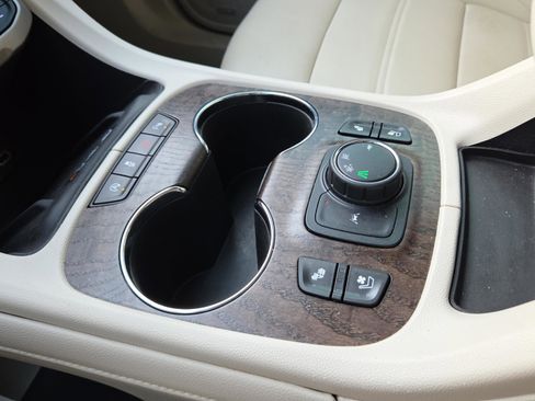 Used 2021 GMC Acadia Denali w/ Denali Technology Package image 15