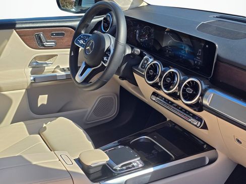 Used 2020 Mercedes-Benz GLB 250 4MATIC image 28