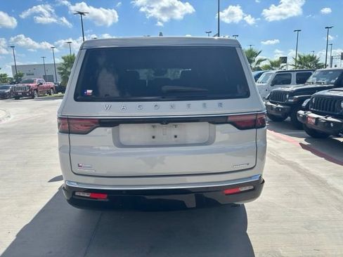 Used 2022 Jeep Wagoneer Series II AWD/4WD image 5