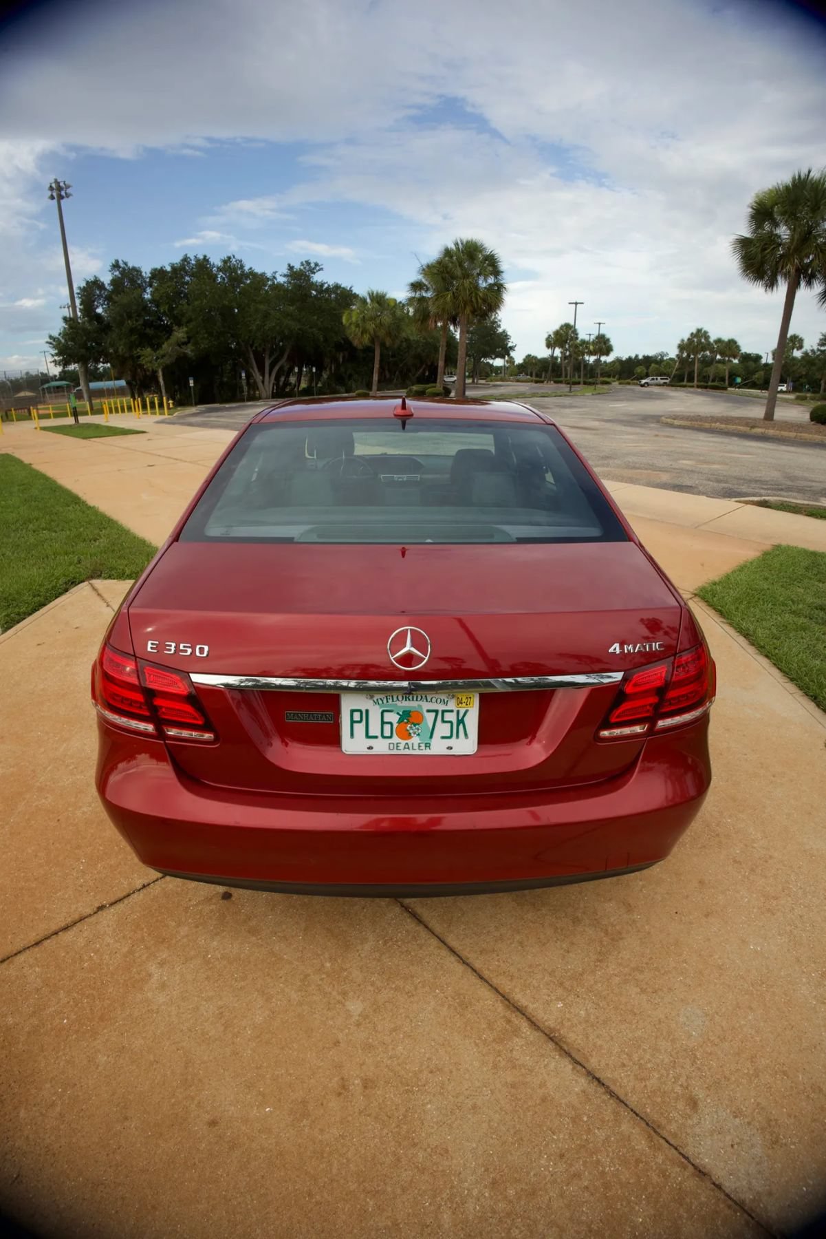 Used 2014 Mercedes-Benz E 350 4MATIC Sedan image 9