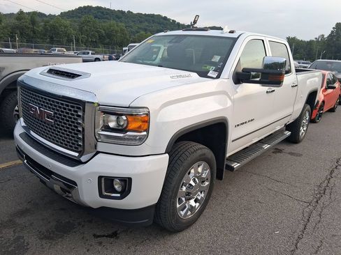 Used 2017 GMC Sierra 2500 Denali w/ Duramax Plus Package AWD/4WD image 2