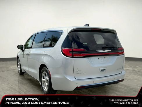 Used 2024 Chrysler Pacifica Limited FWD image 4