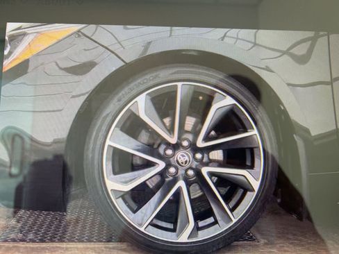 Used 2020 Toyota Corolla SE w/ SE Premium Package FWD image 18