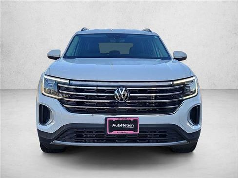 Used 2025 Volkswagen Atlas SE FWD image 2